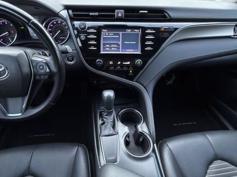 Used 2019 Toyota Camry SE w/ Convenience Package FWD image 16