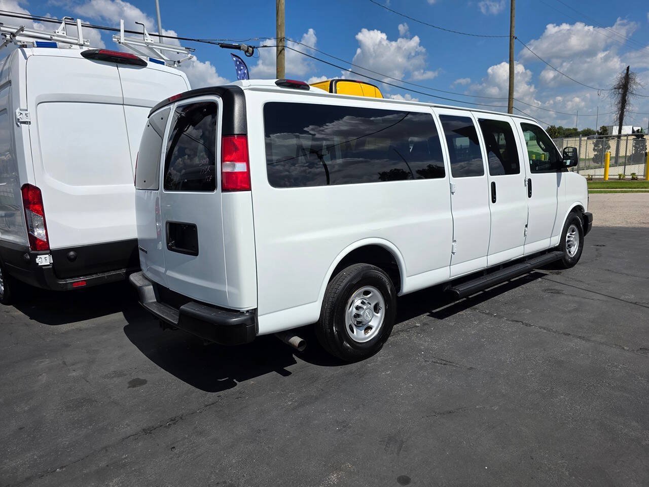 Used 2019 Chevrolet Express 3500 LS RWD image 6