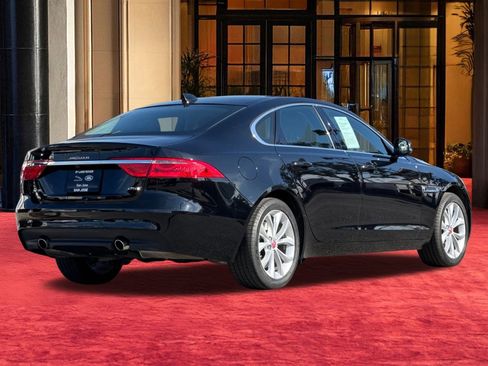 Used 2019 Jaguar XF Premium image 10