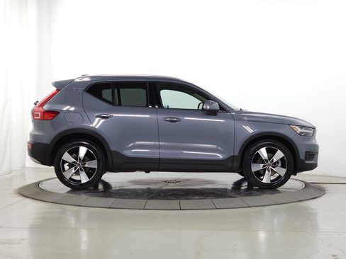 Used 2022 Volvo XC40 T5 Momentum w/ Premium Package image 10