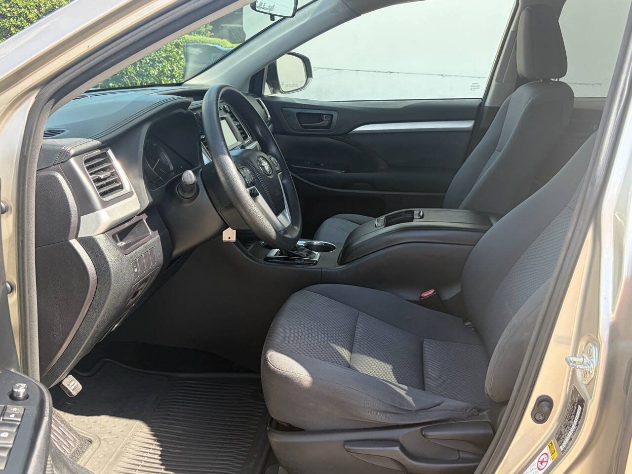 Used 2016 Toyota Highlander LE FWD image 13
