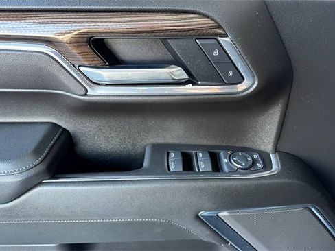 Used 2025 Chevrolet Silverado 1500 LT image 11