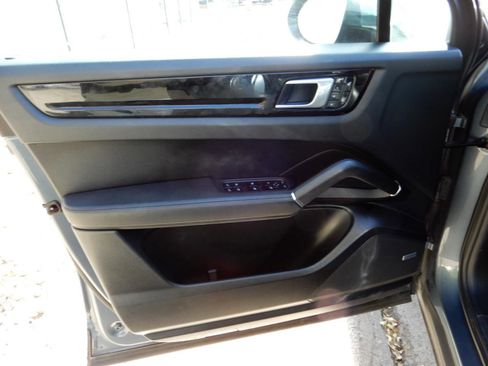 Used 2019 Porsche Cayenne AWD/4WD image 24