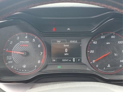 Used 2024 Chevrolet Trax RS w/ Sunroof Package FWD image 11