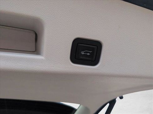 Used 2025 GMC Acadia Denali w/ Super Cruise Package FWD image 11