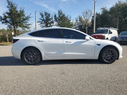 Used 2020 Tesla Model 3 Standard Range image 4