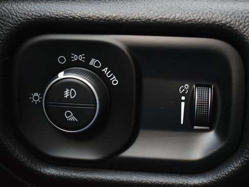 Used 2020 RAM 1500 Big Horn RWD image 17