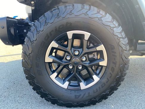 Used 2024 Jeep Wrangler Unlimited Rubicon 4xe AWD/4WD image 9