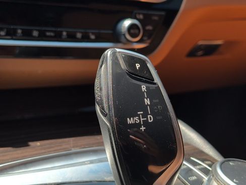 Used 2019 BMW 530i w/ Convenience Package RWD image 8