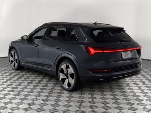 Used 2023 Audi e-tron Premium Plus w/ Premium Plus Package image 3