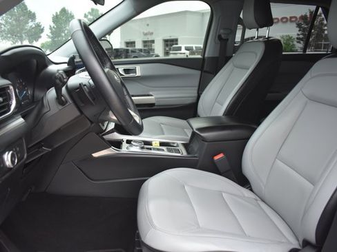 Used 2021 Ford Explorer XLT w/ Equipment Group 202A RWD image 14