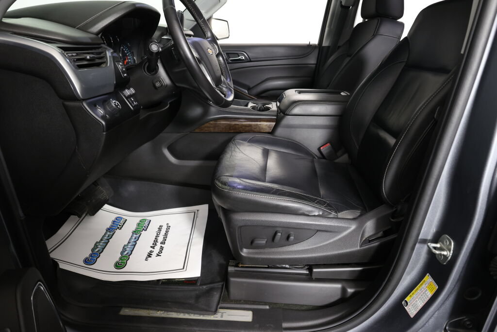 Used 2018 Chevrolet Suburban LT w/ Luxury Package RWD image 13