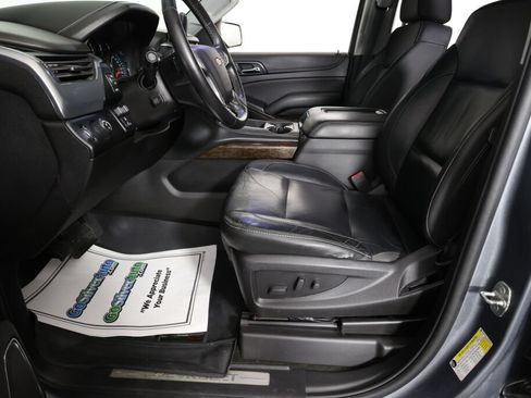 Used 2018 Chevrolet Suburban LT w/ Luxury Package RWD image 13