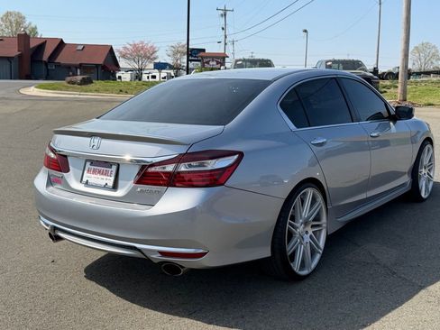 Used 2017 Honda Accord Sport image 3