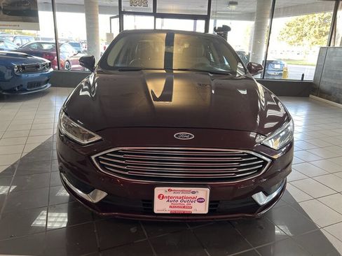 Used 2018 Ford Fusion SE w/ Fusion SE Technology Package image 3