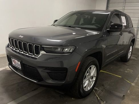 Used 2024 Jeep Grand Cherokee Laredo X w/ Trailer Tow Package image 9