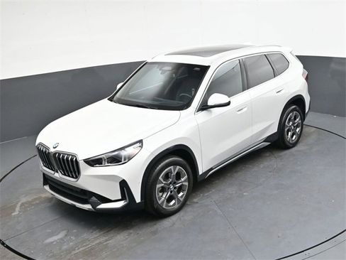 Used 2025 BMW X1 xDrive28i w/ Technology Package image 23
