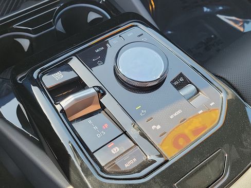 Used 2026 BMW 530i w/ M Sport Package image 25