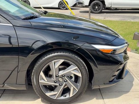 Certified 2025 Hyundai Elantra SEL image 12