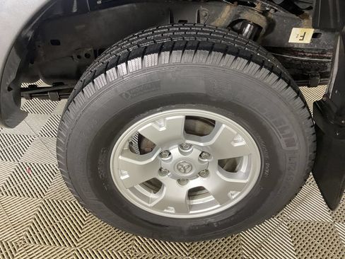 Used 2015 Toyota Tacoma 4x4 Access Cab V6 w/ SR5 Package image 6