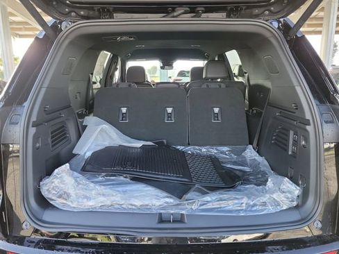 New 2026 Chevrolet Traverse High Country w/ LPO, Floor Liner Package FWD image 20