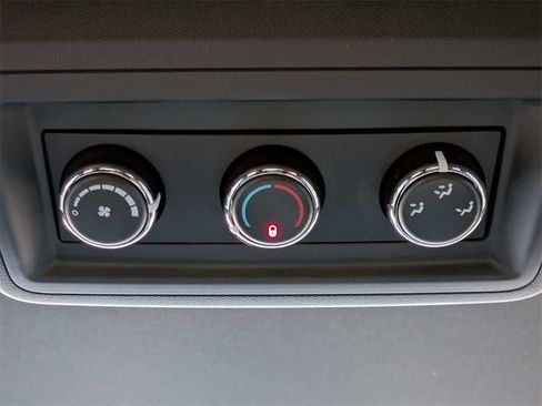 Used 2015 Dodge Grand Caravan SXT image 19