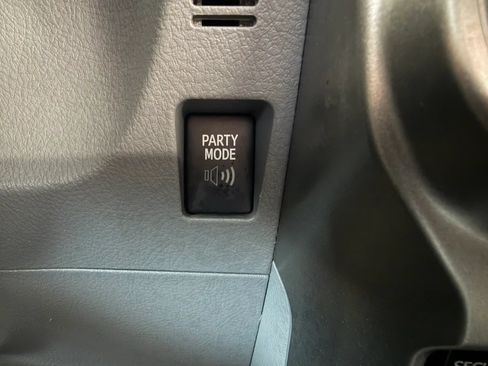 Used 2011 Toyota 4Runner SR5 w/ Convenience Pkg AWD/4WD image 21