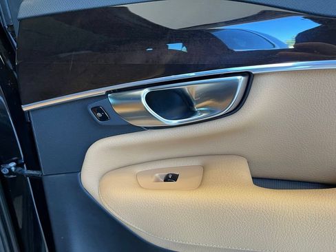 Used 2019 Volvo XC90 T6 Momentum w/ Protection Package AWD/4WD image 37