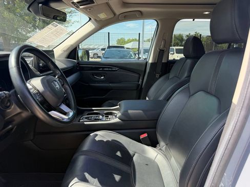 Used 2024 Honda Pilot Touring image 10