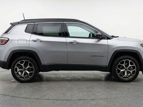 Used 2025 Jeep Compass Limited AWD/4WD image 11