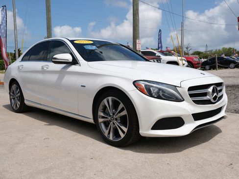 Used 2018 Mercedes-Benz C 350e Sedan image 3
