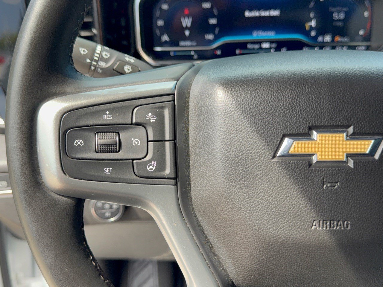 Used 2025 Chevrolet Silverado 3500 LTZ w/ LTZ Convenience Package AWD/4WD image 18