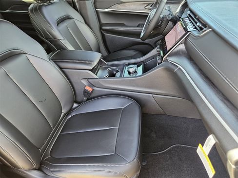 New 2025 Jeep Grand Cherokee L Limited image 15