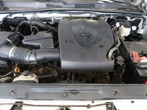 Used 2018 Toyota Tacoma TRD Sport w/ Technology Package image 41