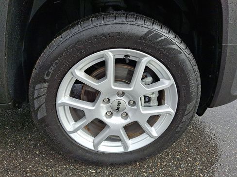 Used 2023 Jeep Renegade Latitude w/ Sun & Fun Group image 8