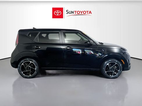 Used 2023 Kia Soul EX FWD image 2