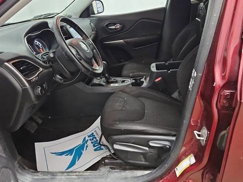 Used 2020 Jeep Cherokee Latitude w/ Cold Weather Group image 3