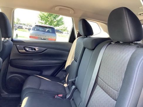 Used 2017 Nissan Rogue SV AWD/4WD image 21