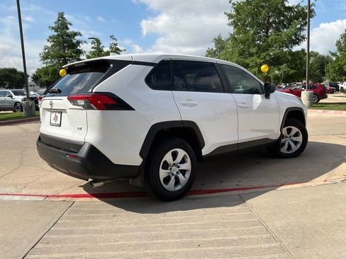 Used 2022 Toyota RAV4 LE FWD image 6