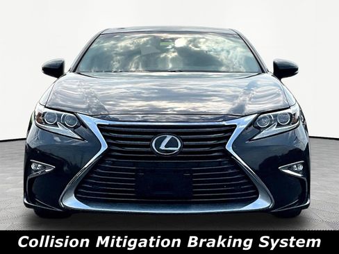 Used 2017 Lexus ES 350 w/ Ultra Luxury Package FWD image 2