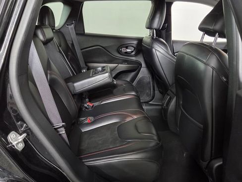 Used 2020 Jeep Cherokee Trailhawk AWD/4WD image 34