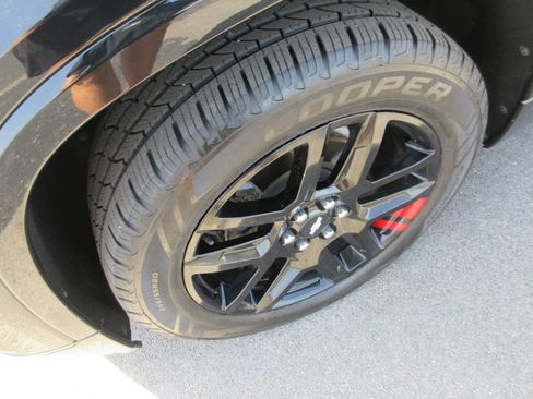 Certified 2019 Chevrolet Traverse Premier w/ Redline Edition AWD/4WD image 14