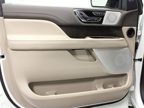 Used 2022 Lincoln Navigator Reserve image 11