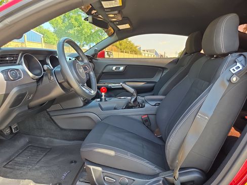 Used 2018 Ford Mustang GT RWD image 9