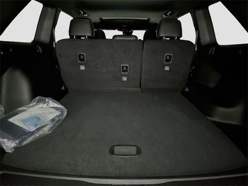 New 2025 Jeep Grand Cherokee Altitude image 30