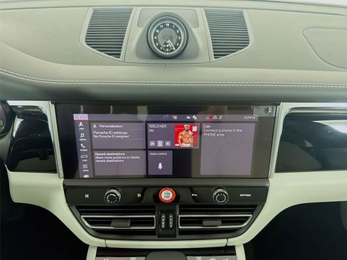 Certified 2026 Porsche Macan AWD/4WD image 19