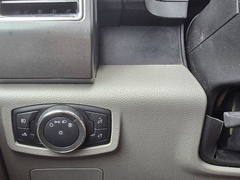 Used 2017 Ford F150 XLT AWD/4WD image 24