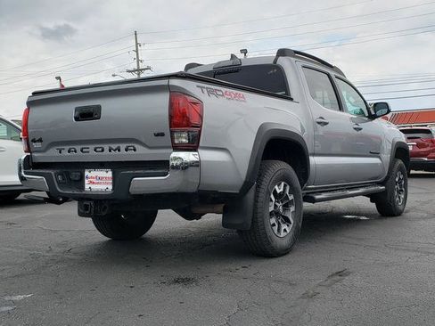 Used 2019 Toyota Tacoma TRD Off-Road AWD/4WD image 7