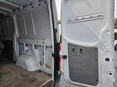 Used 2014 Mercedes-Benz Sprinter 2500 image 21