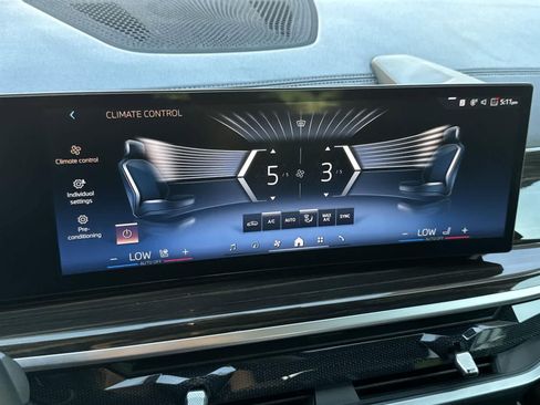 Used 2024 BMW X5 xDrive50e image 14